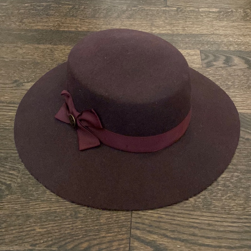 Goorin Bros hat in burgundy